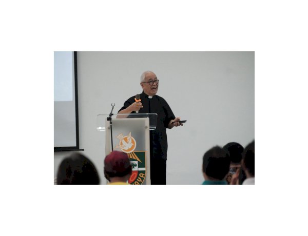 Mewujudkan Keutuhan Alam Ciptaan Melalui Bank Sampah dan Eco Enzyme